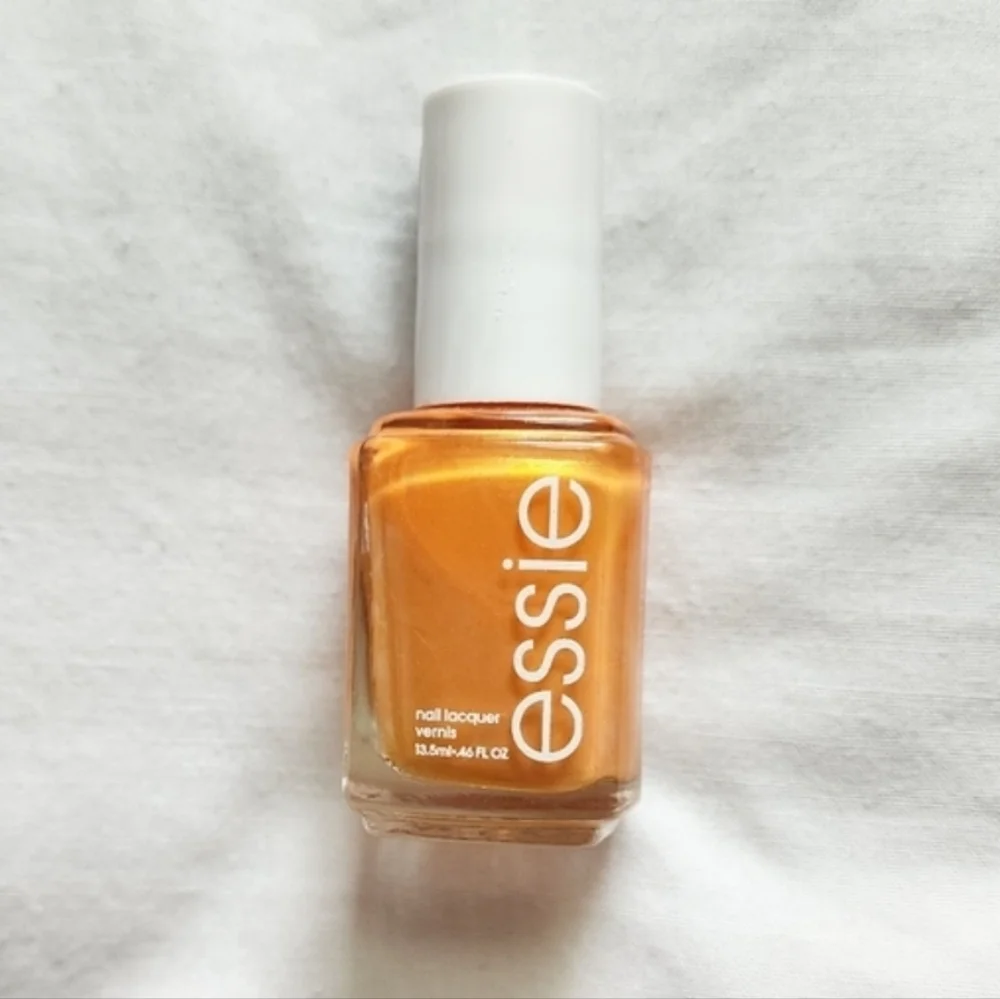 Essie nail Color Dont Be Spotted 1640